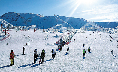 新疆阿勒泰优质冰雪资源吸引外地游客